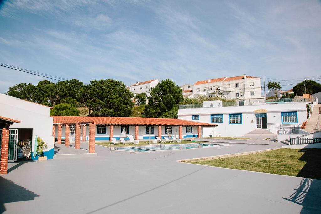 Zulla Nazaré`s Surf Village *